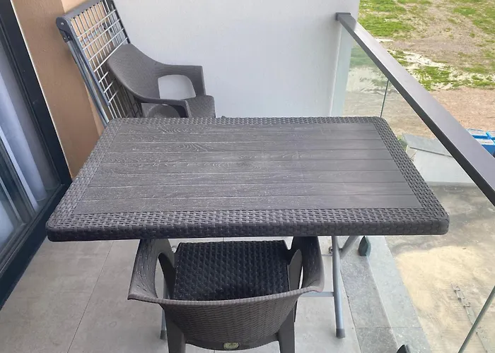 Sunset View Riverside Apartment *