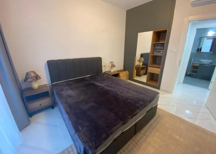 View Riverside Mountain